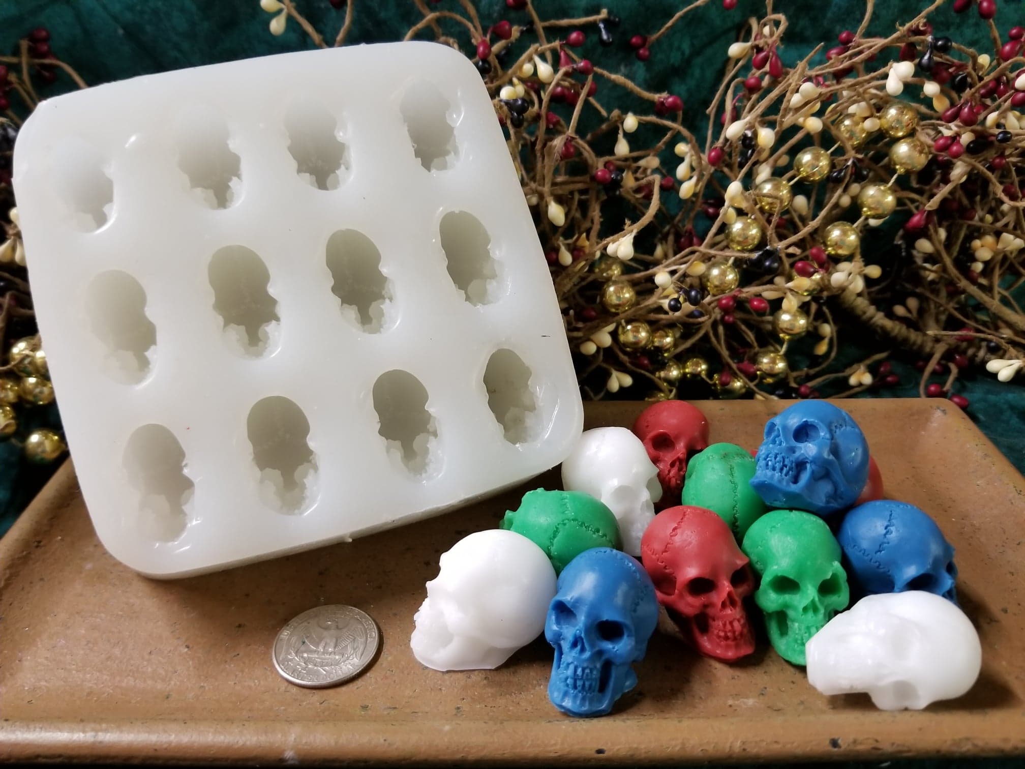 https://www.vanyulay.com/wp-content/uploads/2018/07/Skull-Embed-Silicone-Mold-5532-1.jpg